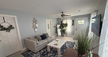 Wonderful 2-bedroom house with AC in charming Galveston
