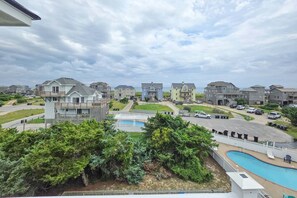 A residential area with houses, a swimming pool, and a road. - 7853 - Anchor Management Spacious 6BR, 5.2BA oceanside home in Frisco for up to 12 guests. (Frisco)