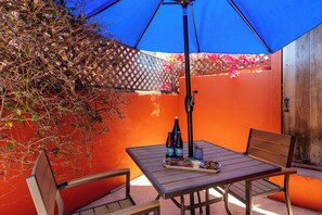 Outdoor dining - Walk to Beach & Bay - Dog Friendly - Pacific Beach (San Diego)