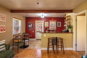 Interior - Walk to Beach & Bay - Dog Friendly - Pacific Beach (San Diego)