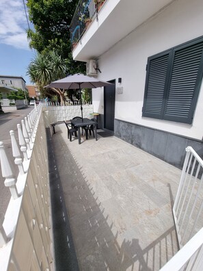 Outdoor dining - Vrbo Property (Pompei)