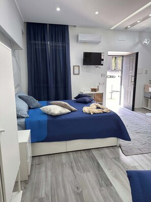 Room - Vrbo Property (Pompei)