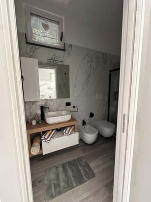 Bathroom - Secretum Pompeii Guest House - Queen Deluxe Room (Pompei)