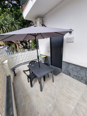 Outdoor dining - Vrbo Property (Pompei)
