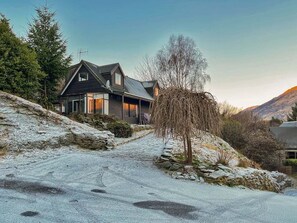 Exterior - Elevated Frankton Chalet with Lake Views (Queenstown)