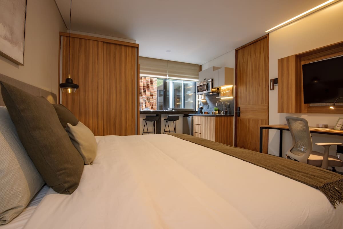Luxury Studio Suite, Garden View