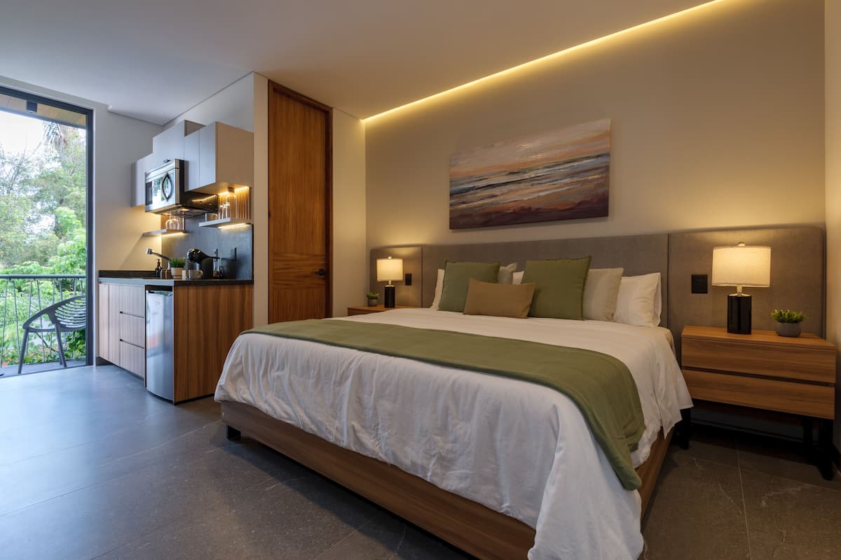 Premium Studio Suite, 1 King Bed, Terrace
