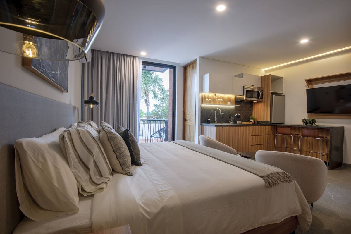 Premier Studio Suite, Air conditioning, Garden View