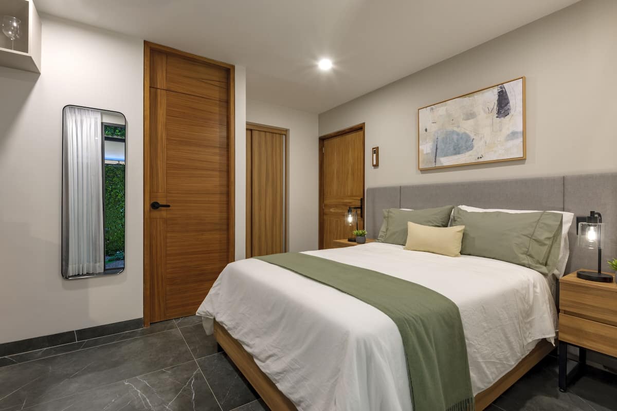 Executive Studio Suite, 1 Queen Bed, Kitchen, Garden View