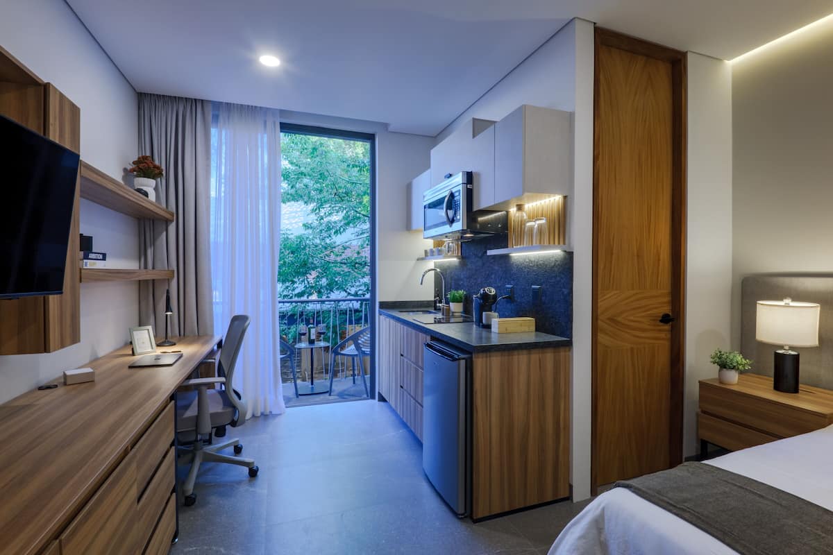 Executive Studio Suite, Garden View