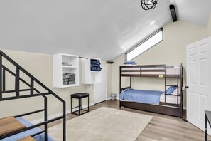 Iron/ironing board, Internet, bed sheets - Contemporary Modern Farmhouse with Deck & Firepit (Harrisburg)