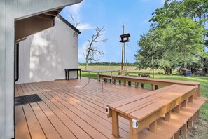 Outdoor dining - Contemporary Modern Farmhouse with Deck & Firepit (Harrisburg)