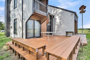 Outdoor dining - Contemporary Modern Farmhouse with Deck & Firepit (Harrisburg)