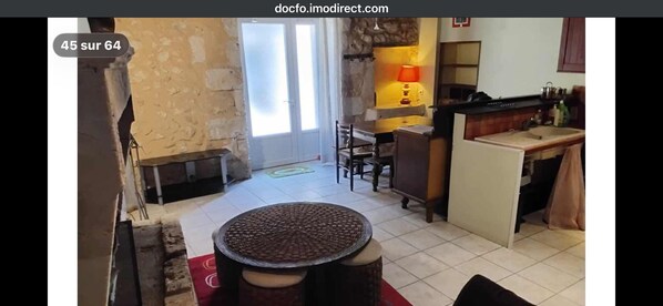 Interior - Hello, I'm renting out my house for a pleasant stay in the peaceful countryside. (Villamblard)