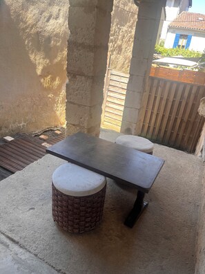 Terrace/patio - Hello, I'm renting out my house for a pleasant stay in the peaceful countryside. (Villamblard)