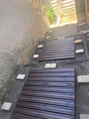 Property grounds - Hello, I'm renting out my house for a pleasant stay in the peaceful countryside. (Villamblard)