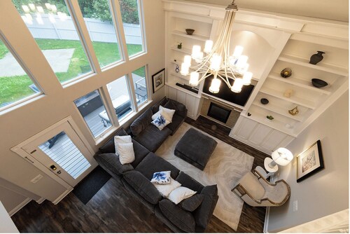 Anchorage Retreat w/ Mountain Views: Deck, Grill, 5BR/4BA, 2 Media Rooms
