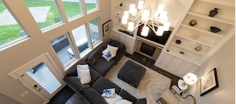 Anchorage Retreat w/ Mountain Views: Deck, Grill, 5BR/4BA, 2 Media Rooms