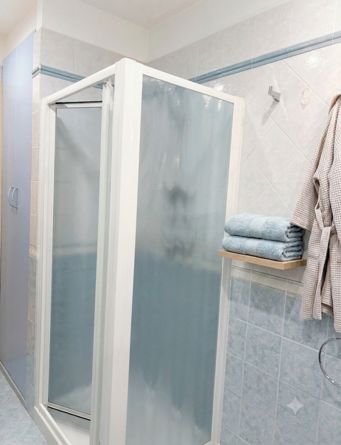 Dusche, Haartrockner, Bidet, Handtücher