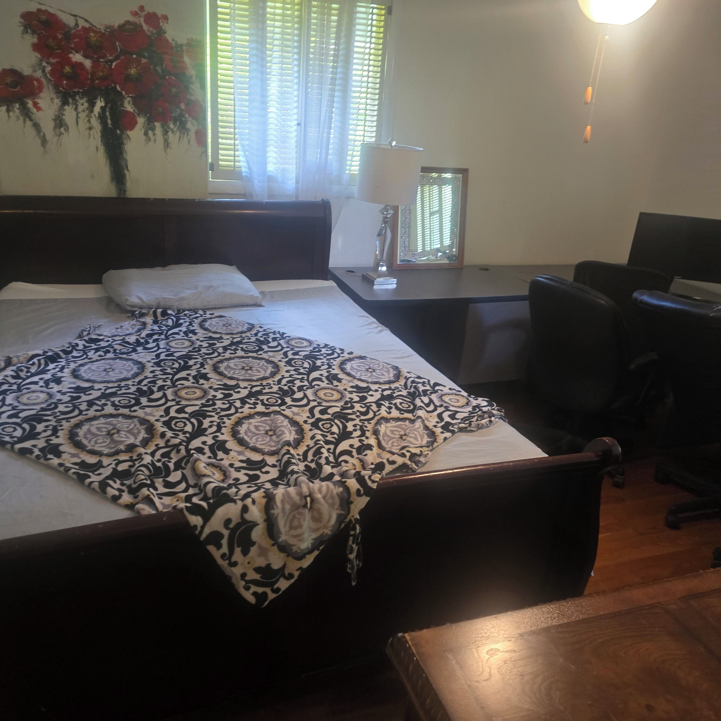 Iron/ironing board, WiFi, bed sheets