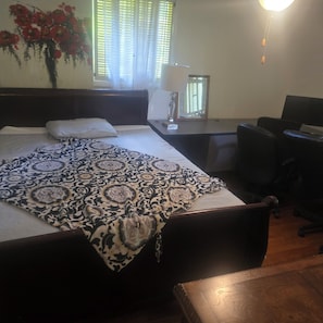 Iron/ironing board, WiFi, bed sheets