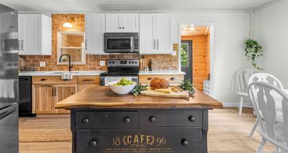 Charming 3BR Cottage + Sleeps 8 + 1.5 Mi to MDT