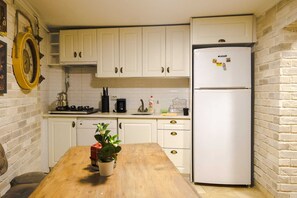 Villa | Privékeuken | Een koelkast, een vaatwasser, een koffiezetapparaat/waterkoker