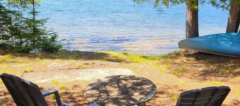 Quiet lakefront pet friendly cottage on motor-free Peter Lake
