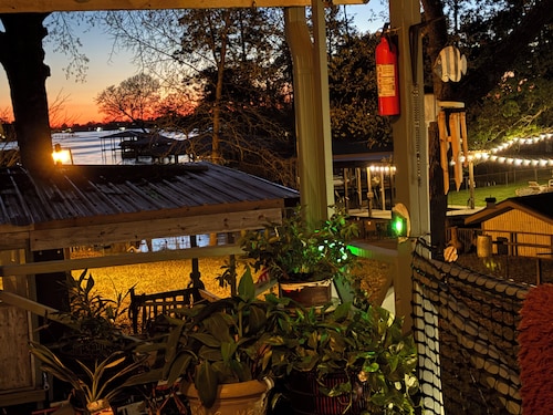 Fabulous 2-bedroom 1 bath upstairs unit with AC in lively Livingston