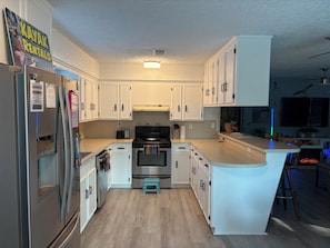 Fridge, microwave, stovetop, dishwasher
