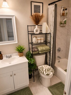 Bathroom - Modern2Bed2Bath Oasis 3 mins to LSUlFreeParking (Baton Rouge)