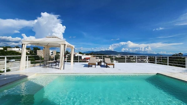 Pool - Casa Nubes, beautiful view, ideal for families or groups, 6 bedrooms, pool. (Oaxaca de Juárez)