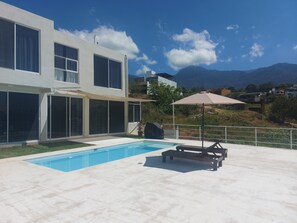 Pool - Casa Nubes, beautiful view, ideal for families or groups, 6 bedrooms, pool. (Oaxaca de Juárez)