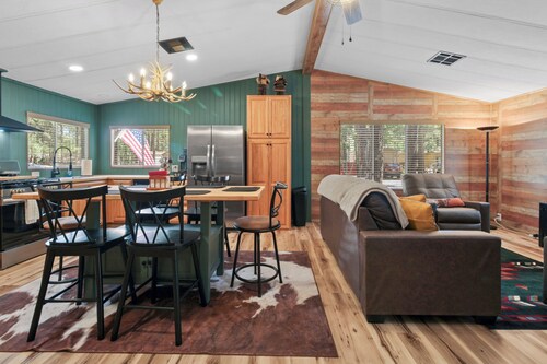 Dog-Friendly Pinetop Home w/ Hot Tub / Fire Table / Grill / Forest Views