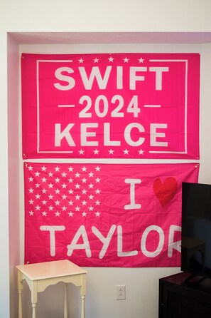 Interior - Swiftie’s Babe Cave is a Taylor-Themed 3BR Retreat Near Downtown Owensboro! (Owensboro)