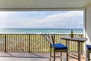 Apartment, Mehrere Betten (Emerald Surf 204) | Speisen im Freien
