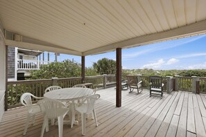 Outdoor dining - Oceanfront with Expansive Deck & Stunning View (Atlantic Beach)
