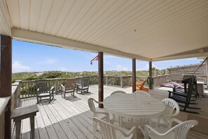 Outdoor dining - Oceanfront with Expansive Deck & Stunning View (Atlantic Beach)