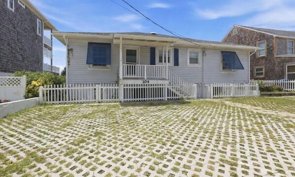 Exterior - Oceanfront with Expansive Deck & Stunning View (Atlantic Beach)