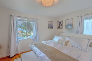 Room - Nalu House - Ocean View Sauna, Spa & Cold Plunge, Steps to the Beach! (San Diego)