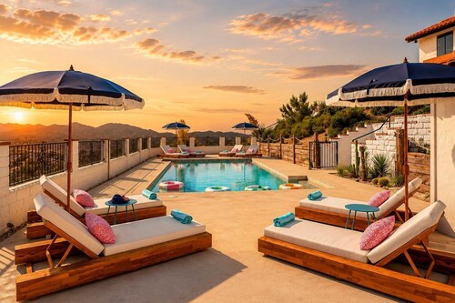 Desert Sunsets Wellness Villa - Pool, Sauna, Spa, Pool Table, Firepit, Yoga, Steam Room & Stunning Views