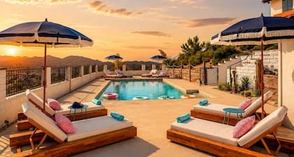 Desert Sunsets Wellness Villa - Pool, Sauna, Spa, Pool Table, Firepit, Yoga, Steam Room & Stunning Views