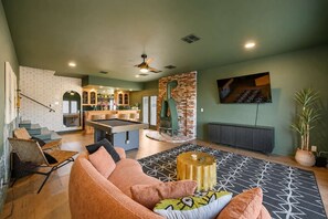 TV, fireplace, offices