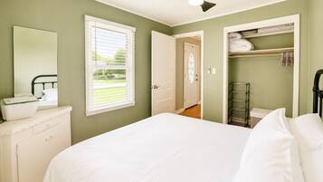2 bedrooms, WiFi, bed sheets