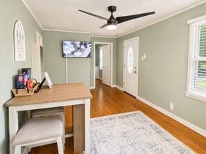 Dining - Modern Cozy Cottage Minutes to Lake & Downtown (El Dorado)
