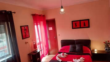 Iron/ironing board, WiFi (free)