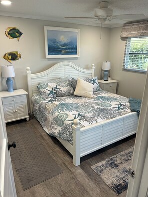 Room - Cozy 2-bedroom 2-Bath condo with water access in Bokeelia, Fl (Bokeelia)