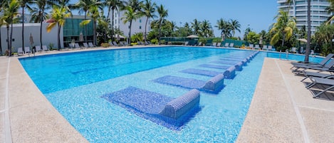 2 outdoor pools