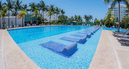 Oasis in Acapulco Apartment for 6