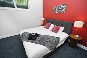 5 bedrooms, iron/ironing board, free WiFi, bed sheets